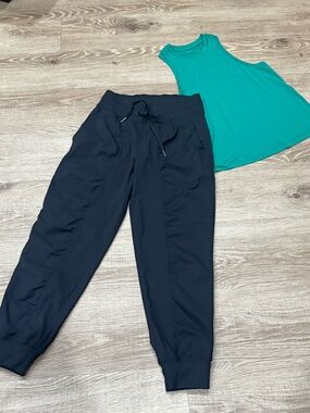 SET of Lululemon Dance Studio Jogger Black & Kelly Green High Neck Tank  Size 4